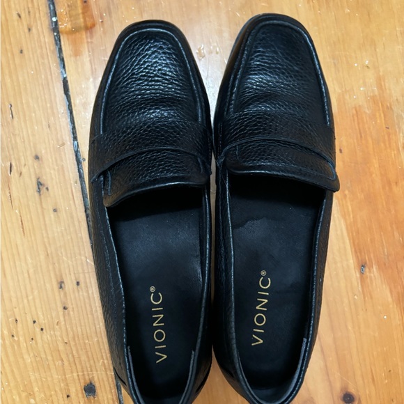 Vionic Sellah II Loafer EUC 7 - Picture 2 of 5